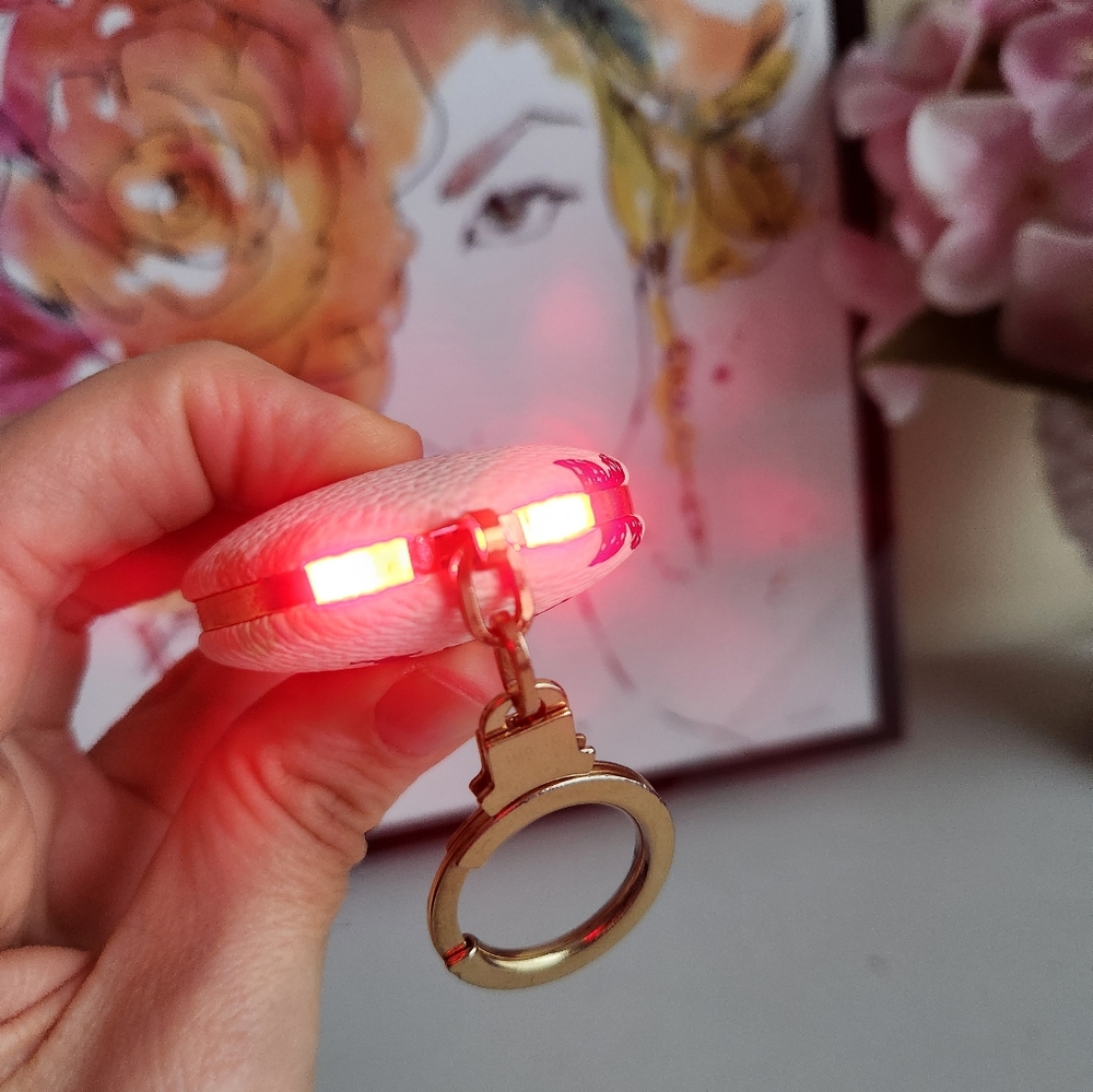 Louis Vuitton Monogram Astro Pill Led light key ring - Picture 5 of 8